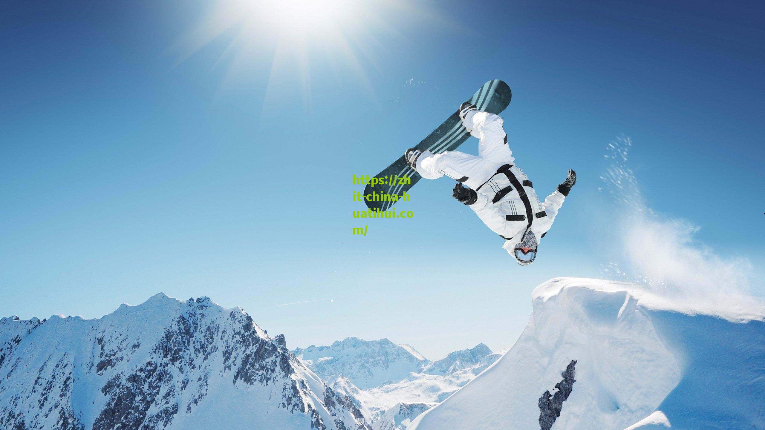 兰州球迷围堵俱乐部大巴 高喊下车道歉宣泄不满