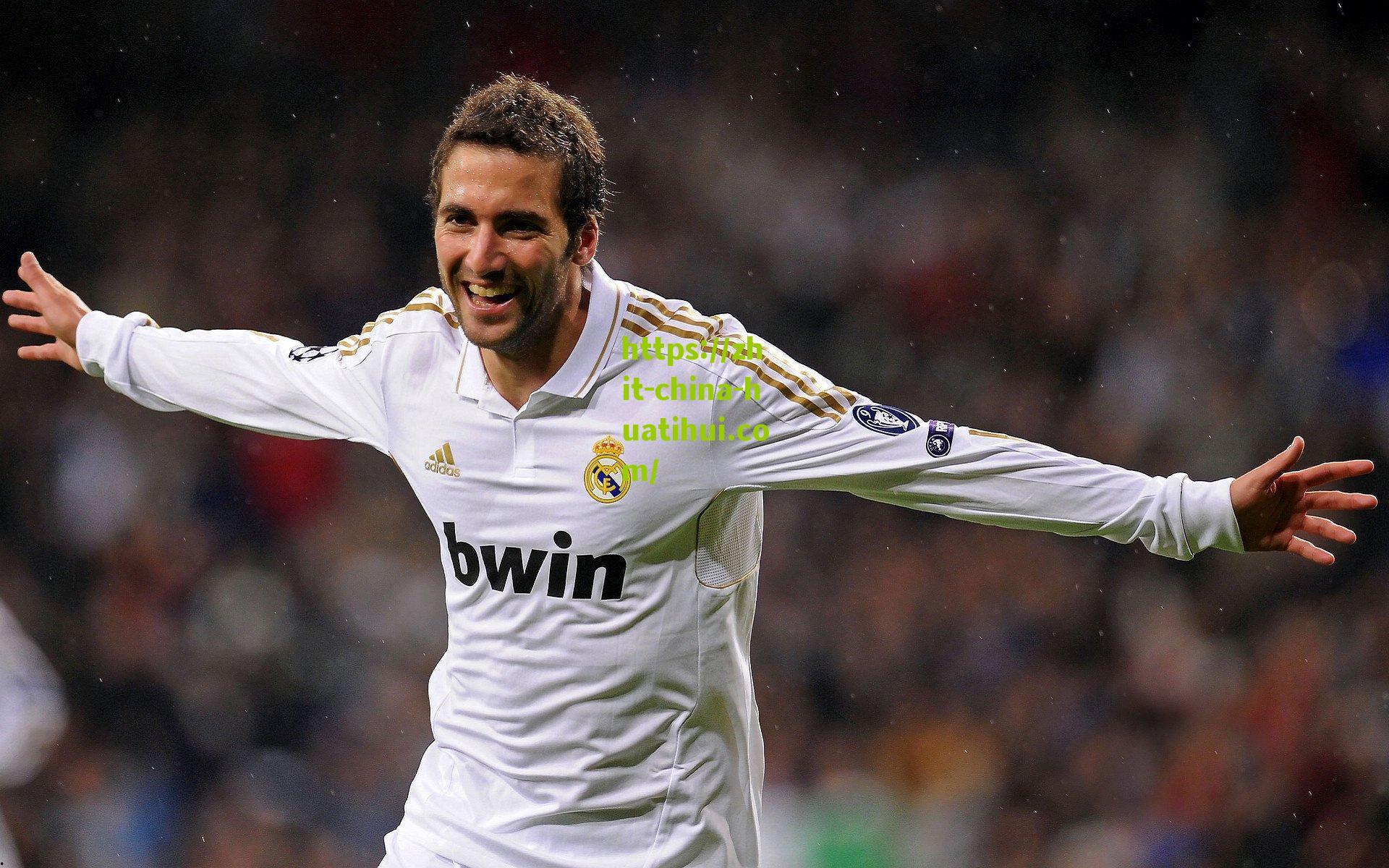 体坛联播｜卡塞米罗确认今夏离队，曼联中场重组在即；桑乔斩获维拉生涯首球，租借之旅迎转机